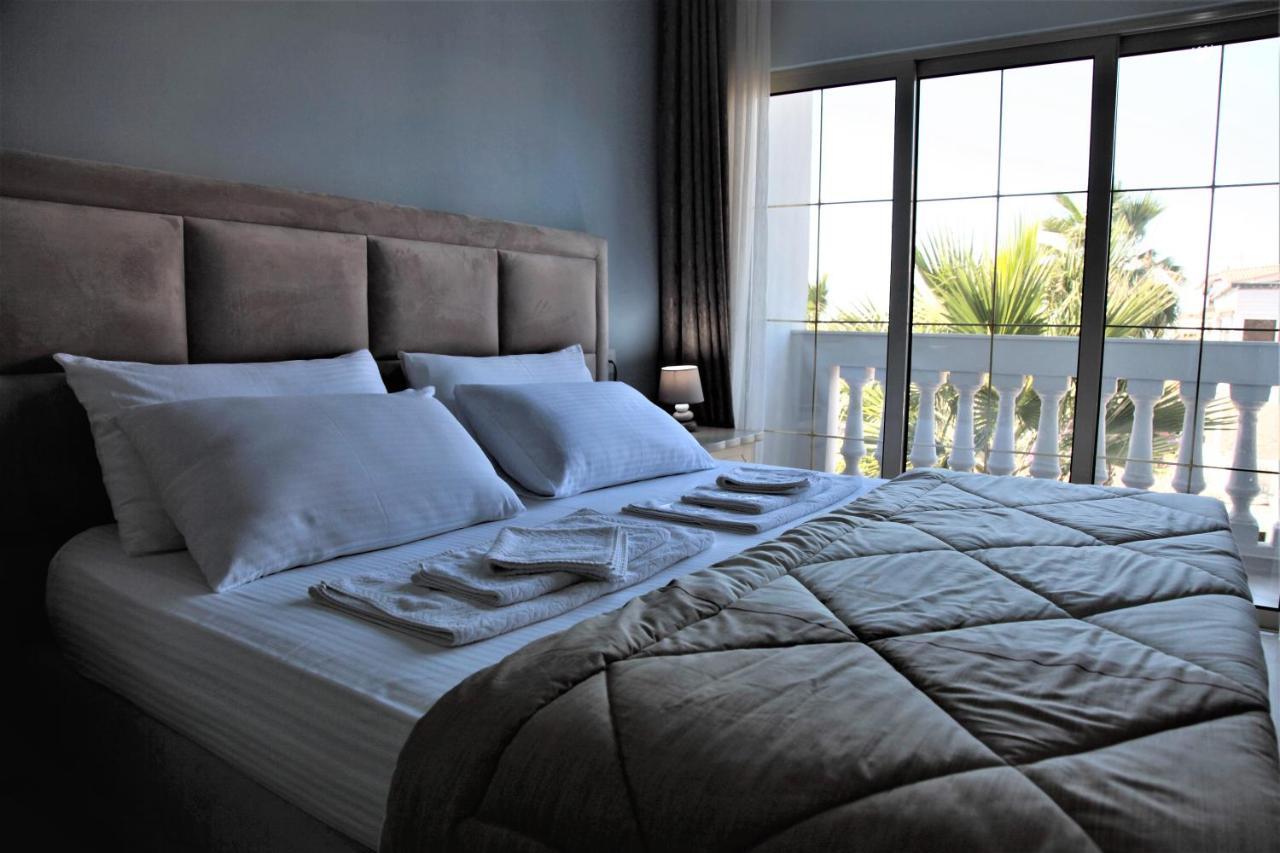 Veliera Hotell 4*