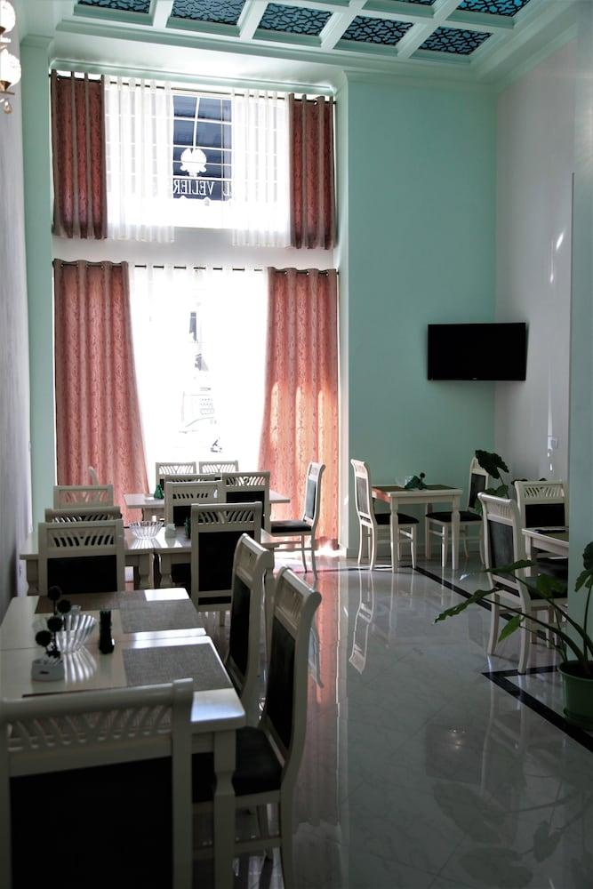 Veliera 4*